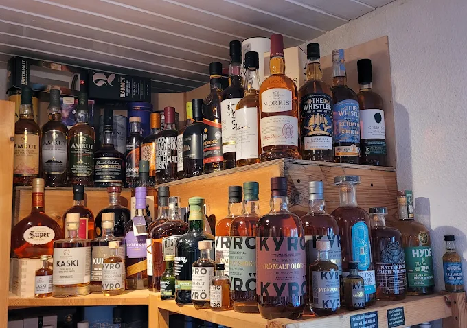 Whisky-Auswahl im Weinhandel Trompeter